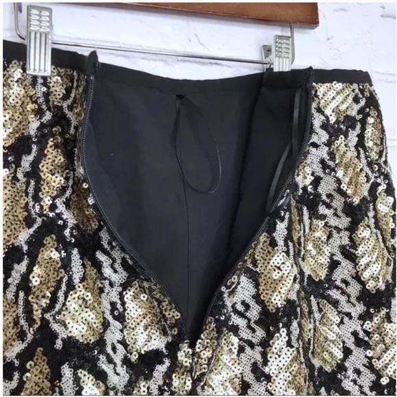 Guess Mini Skirt Sequin Snake Skin Pattern Black/Gold/White Sz Small (Like New!) - Picture 3 of 7